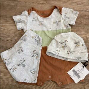 *BUNDLE 3 for $55*
Deux par Deux Baby Short Onesie with Brown Trim